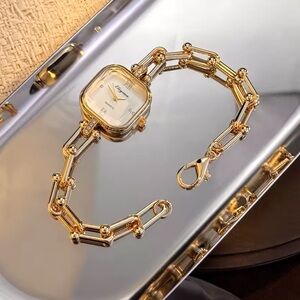 Graduated Link Classic Elegant Gold Women's Bracelet Watch